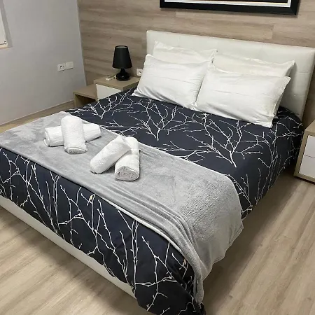 Your In טיראנה